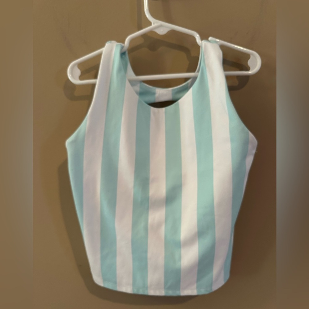 Sweet honey active crop top
Size 10